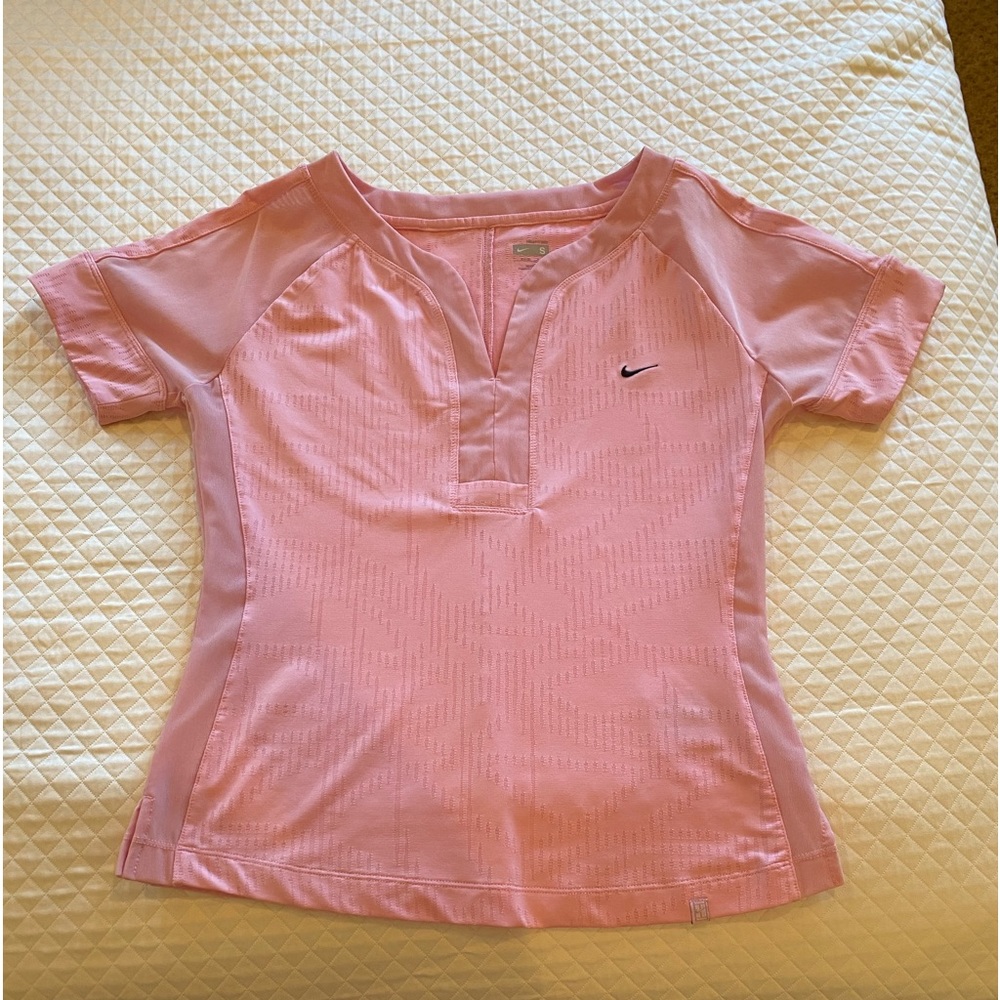 Nike pink workout/tennis short sleeve top mesh sides. Size Small - Picture 2 of 5
